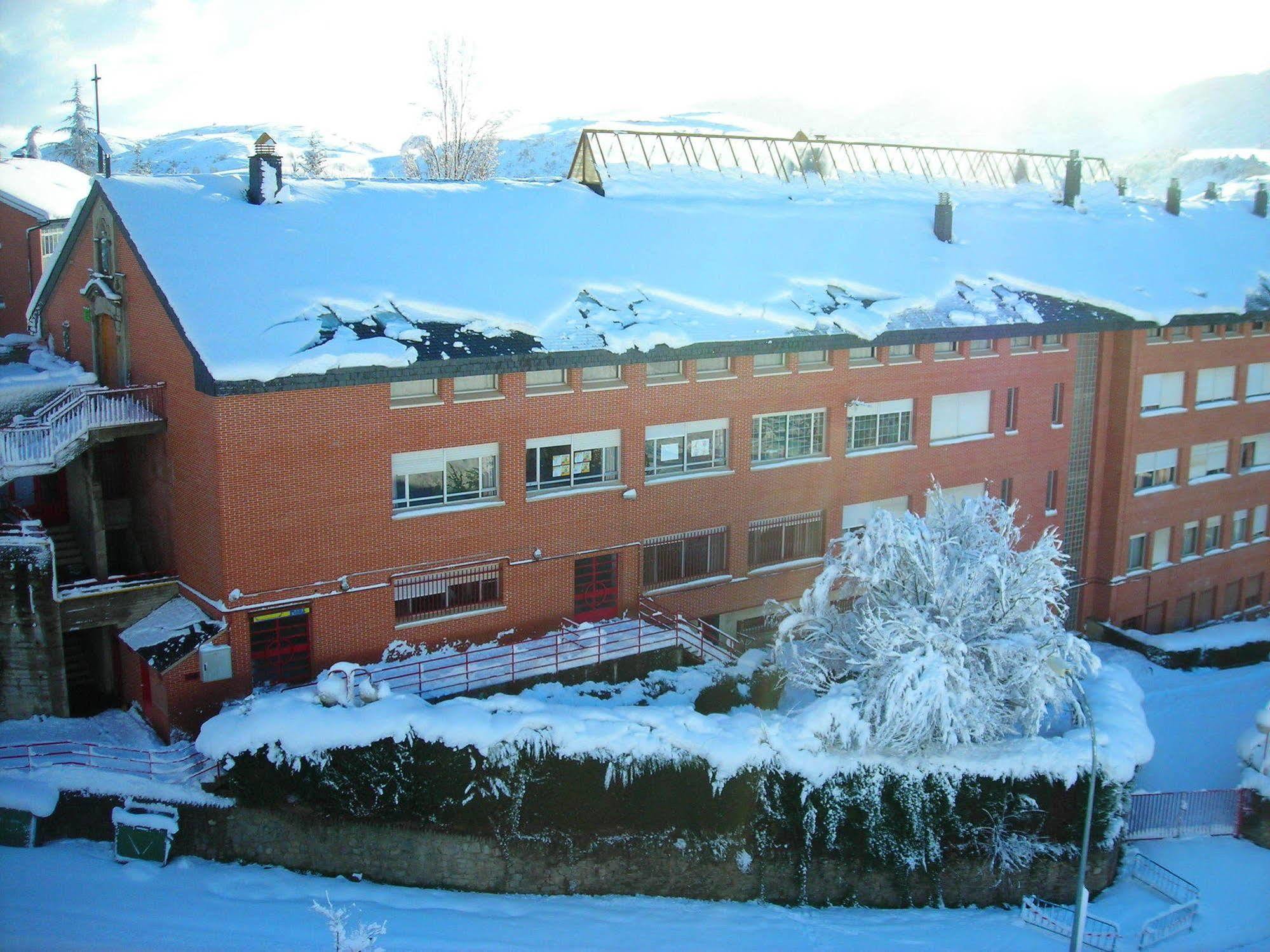 Residencia Albergue Jaca Exteriér fotografie
